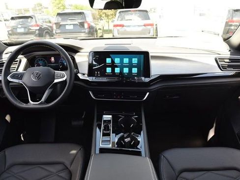 New 2026 Volkswagen Atlas Cross Sport SE FWD image 7