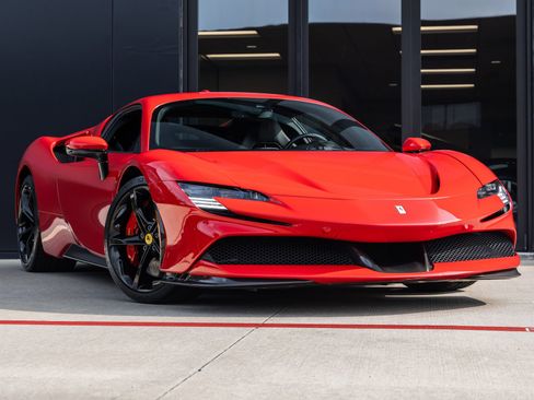 Used 2021 Ferrari SF90 Stradale AWD/4WD image 2