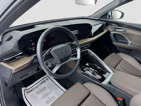Used 2025 Audi Q5 Premium Plus w/ Premium Plus AWD/4WD image 9