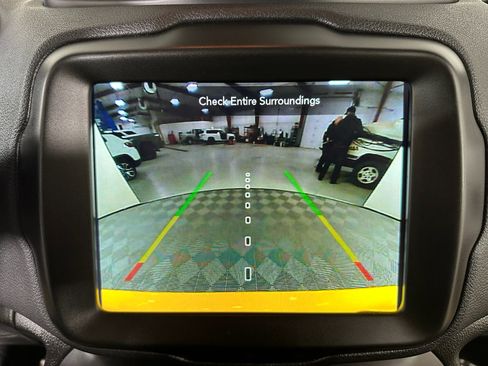 Used 2023 Jeep Renegade Trailhawk image 6