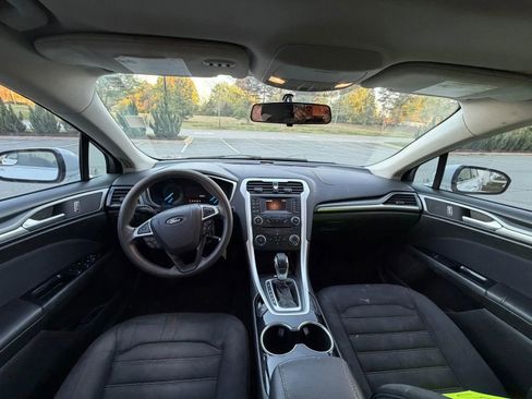 Used 2015 Ford Fusion SE FWD image 14