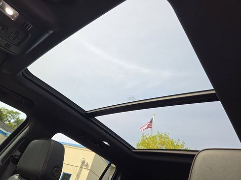 Used 2023 Chevrolet Suburban RST w/ Luxury Package image 14