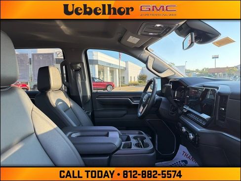 Used 2025 GMC Sierra 1500 SLT image 2