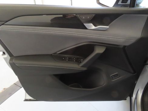 New 2026 Volkswagen Tiguan SE image 11