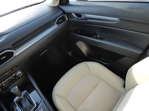 Used 2017 MAZDA CX-5 Touring image 11