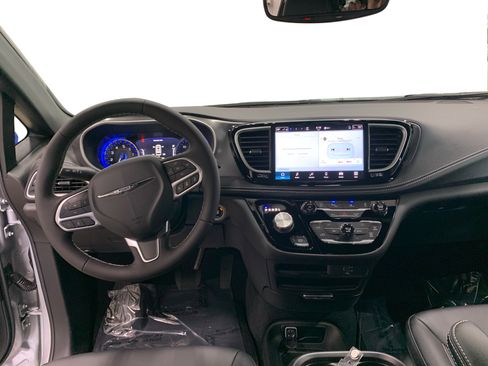 New 2026 Chrysler Pacifica Select image 19