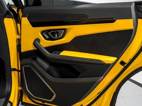 Used 2022 Lamborghini Urus AWD/4WD image 37
