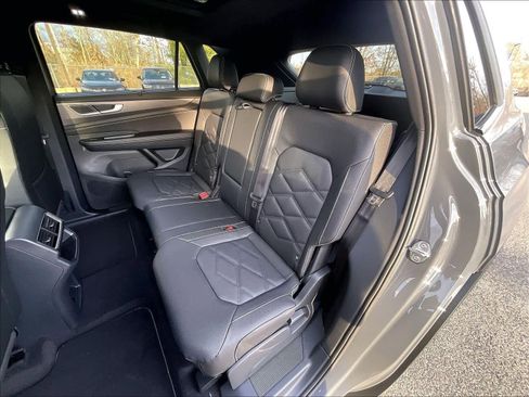 New 2026 Volkswagen Atlas Cross Sport SE image 15