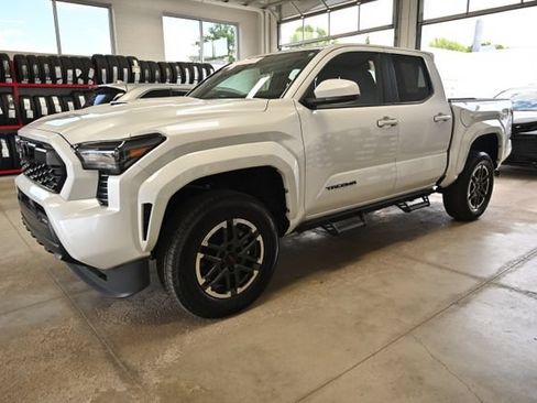 Used 2025 Toyota Tacoma TRD Sport AWD/4WD image 9