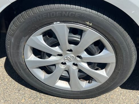 Used 2021 Toyota Corolla LE FWD image 17