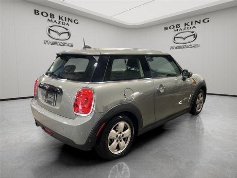 Used 2019 MINI Cooper 2-Door Hardtop w/ Storage Package FWD image 5