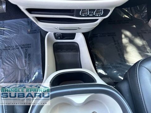 Used 2023 Chrysler Pacifica Touring-L FWD image 34