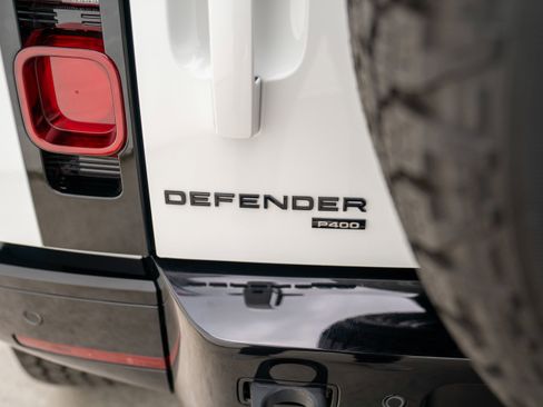 Used 2022 Land Rover Defender 90 X-Dynamic S image 8