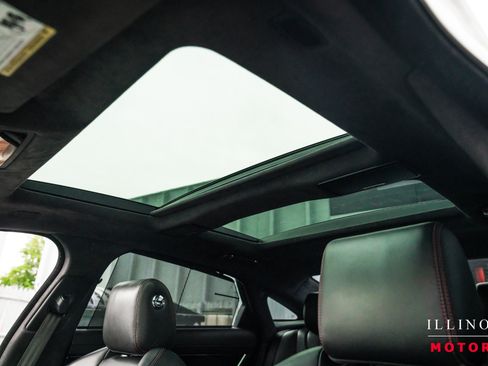 Used 2017 Jaguar XJ R RWD image 27