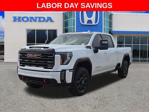 Used 2024 GMC Sierra 2500 AT4 w/ AT4 Premium Plus Package AWD/4WD image 4