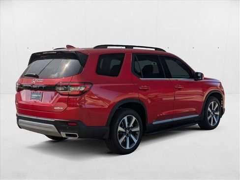 New 2025 Honda Pilot Touring image 2
