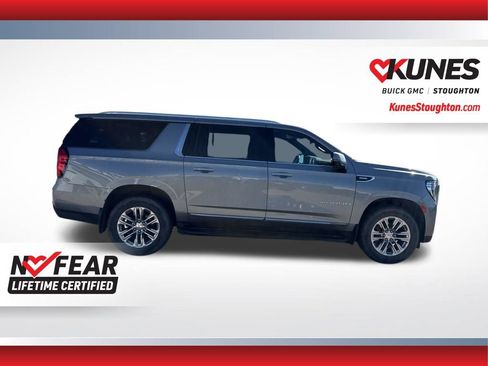 Used 2023 GMC Yukon XL SLT w/ SLT Premium Package image 13