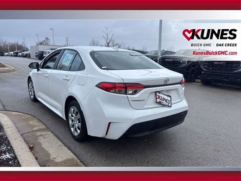 Used 2025 Toyota Corolla LE image 5