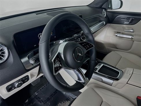 Certified 2025 Mercedes-Benz GLB 250 image 9