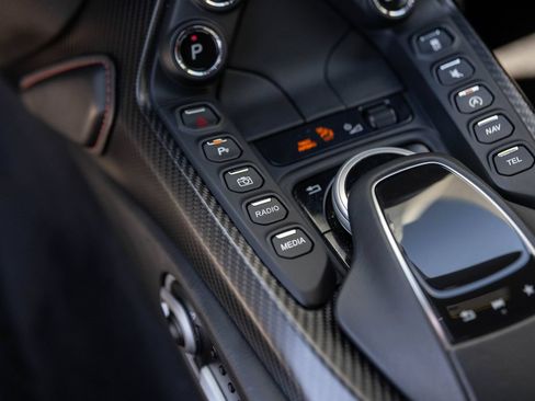 Used 2019 Aston Martin V8 Vantage Coupe RWD image 38