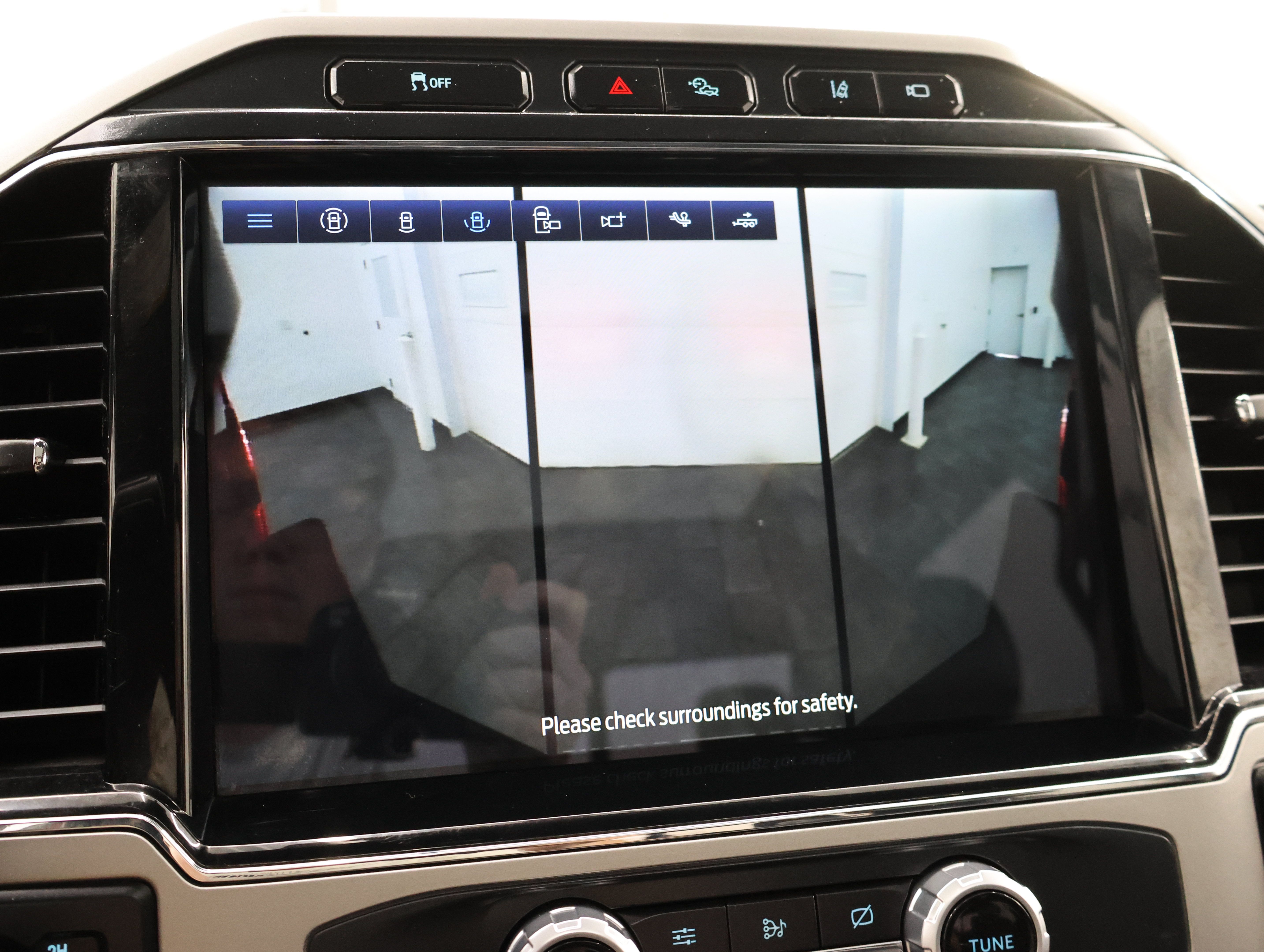Used 2022 Ford F250 Lariat w/ Tremor Off-Road Package AWD/4WD image 18
