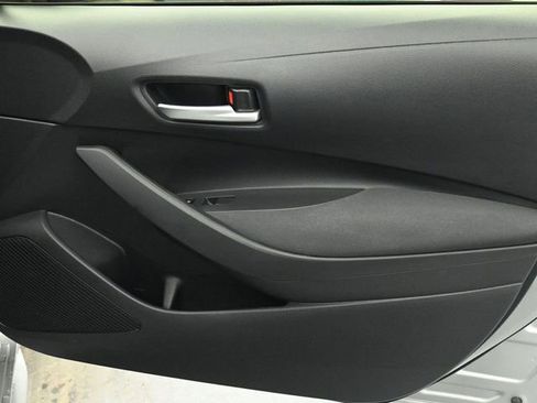 Used 2020 Toyota Corolla LE image 16