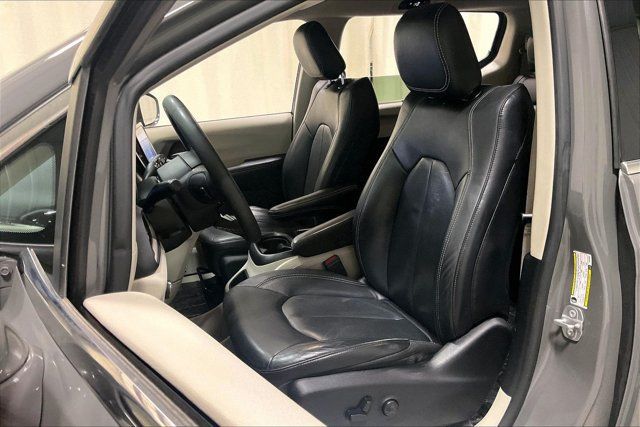 Used 2022 Chrysler Pacifica Touring-L FWD image 25