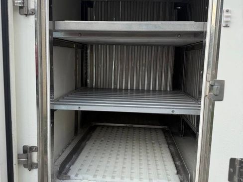 Used 2017 Ford E-450 and Econoline 450 Super Duty w/ Power Windows & Locks Group image 17