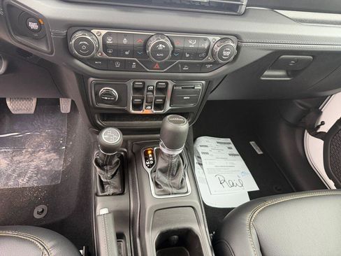 New 2026 Jeep Gladiator Sport AWD/4WD image 9