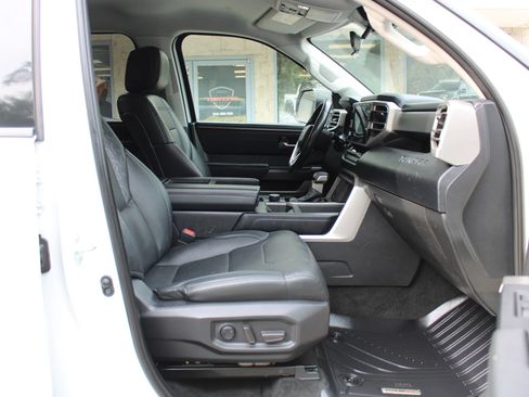 Used 2022 Toyota Tundra SR5 w/ SR5 Premium Package AWD/4WD image 17