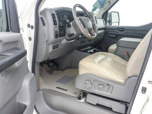 Used 2016 Nissan NV 3500 SL image 17