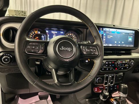 Used 2024 Jeep Wrangler Willys image 15