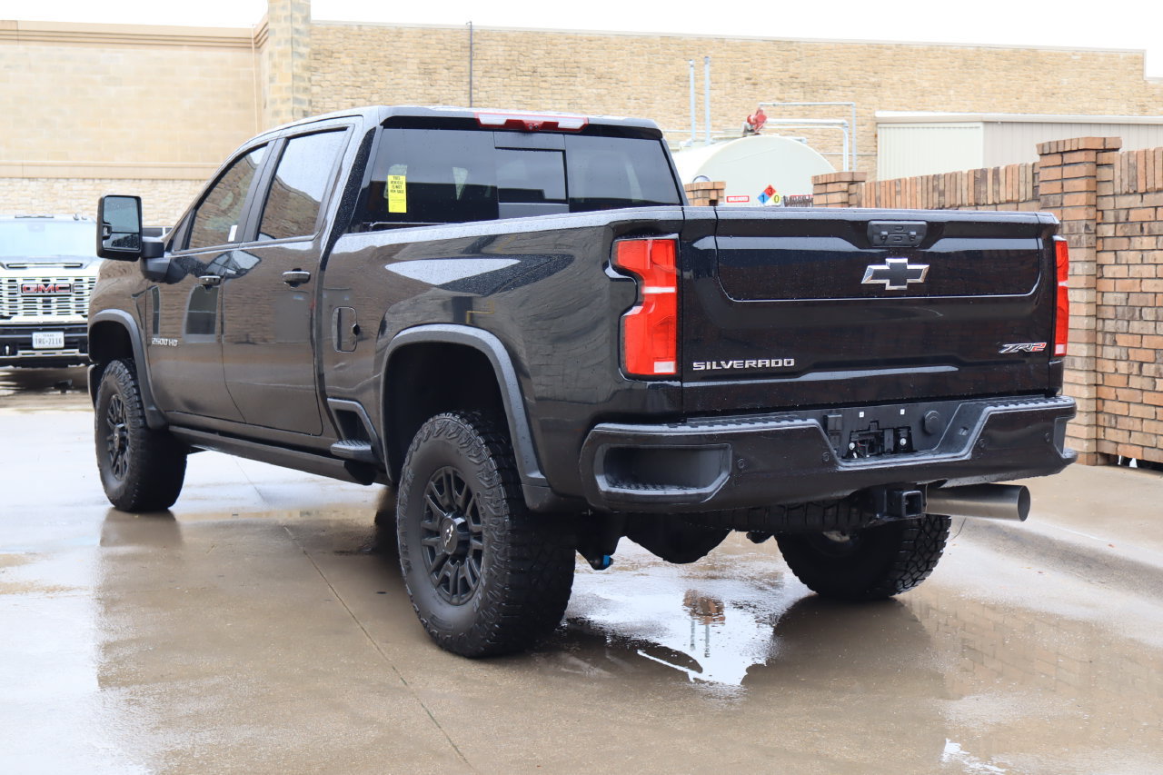 Used 2025 Chevrolet Silverado 2500 ZR2 w/ Technology Package AWD/4WD image 5