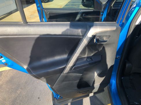Used 2018 Toyota RAV4 XLE AWD/4WD image 22