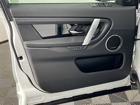 Used 2024 Land Rover Discovery Sport S image 18