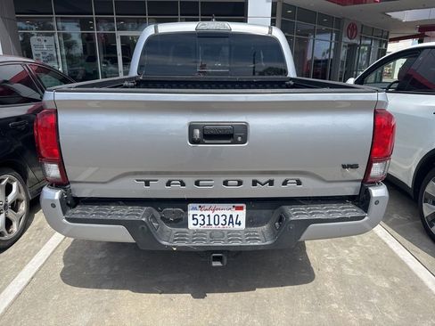 Used 2019 Toyota Tacoma TRD Off-Road w/ TRD Premium Off Road Package AWD/4WD image 3