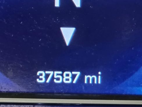 Used 2024 Chevrolet Silverado 1500 LT image 3