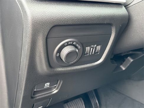 New 2025 Jeep Grand Cherokee L Altitude image 15