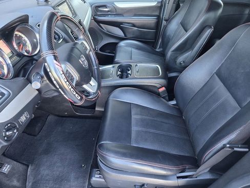 Used 2019 Dodge Grand Caravan GT FWD image 14