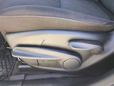 Used 2016 Jeep Cherokee Latitude w/ Cold Weather Group image 17