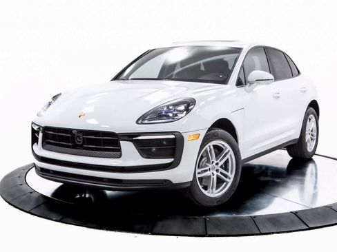 Certified 2025 Porsche Macan image 1