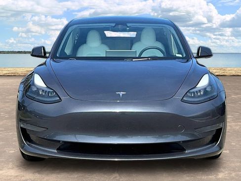 Used 2023 Tesla Model 3 Standard Range RWD image 2