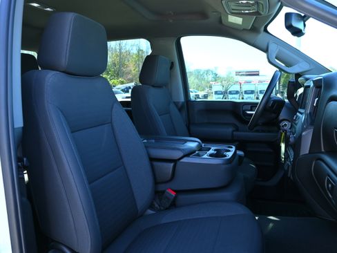 Used 2022 Chevrolet Silverado 2500 Custom w/ Custom Convenience Package image 9