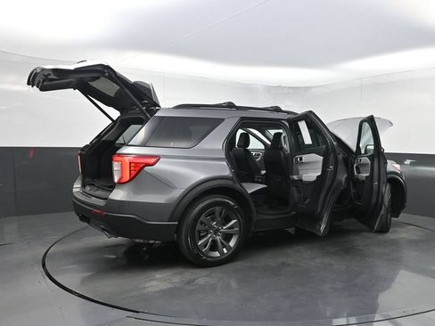 Used 2021 Ford Explorer XLT w/ Equipment Group 202A AWD/4WD image 40