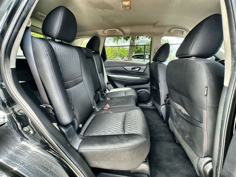 Used 2020 Nissan Rogue SV FWD image 19