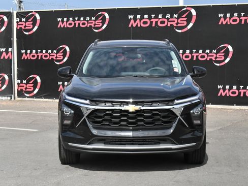 Used 2025 Chevrolet Trax LT FWD image 2