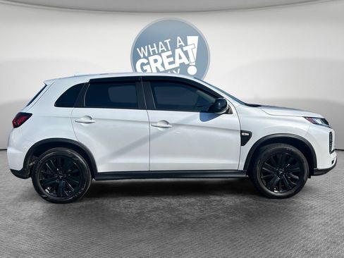 Used 2025 Mitsubishi Outlander Sport LE AWD/4WD image 2
