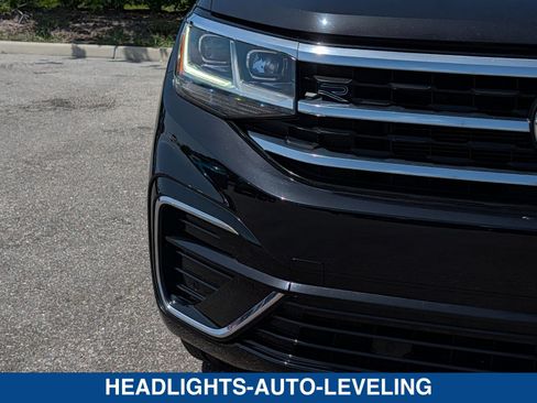 Used 2020 Volkswagen Atlas Cross Sport SE w/ Panoramic Sunroof Package FWD image 10