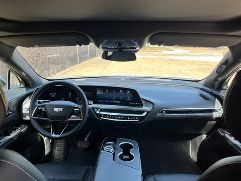 Used 2024 Cadillac Lyriq Luxury RWD image 17