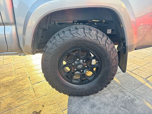 Used 2020 Toyota Tacoma SR5 image 32